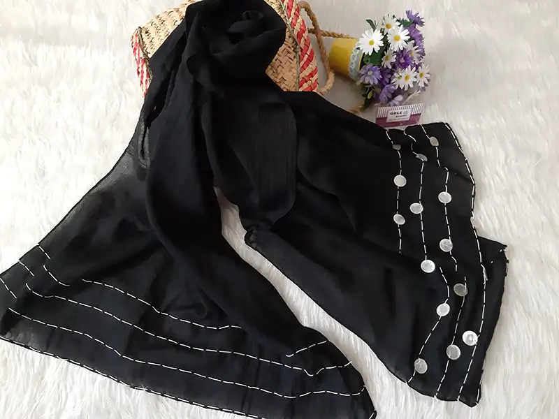 شال مشکی لبه صدف دوزی